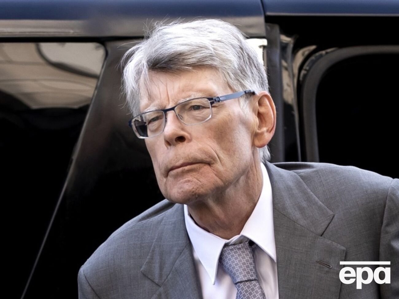 Сюжет романа Кинга разворачивается в будущем, где 100 молодых людей участвуют в соревновании