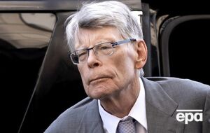 Сюжет роману Кінга розгортається в майбутньому, де 100 хлопців беруть участь у змаганні