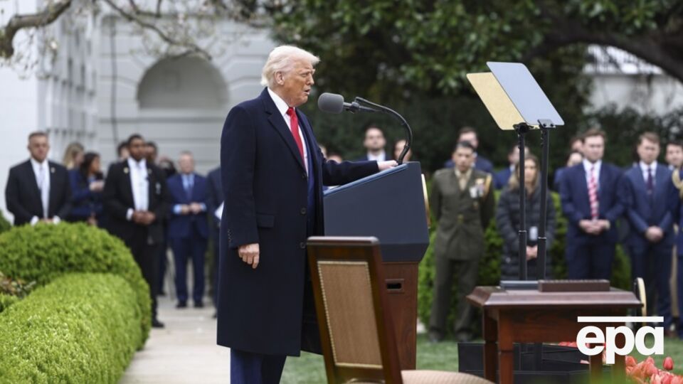 Трамп отметил, что американские власти ввели "соответствующие тарифы" для всех стран в размере "примерно половины от того, что они взимают с нас"