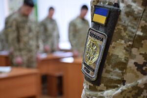 За два дня до этого в Хмельницком обнаружили мертвым 20-летнего курсанта академии ГПСУ с огнестрельным ранением