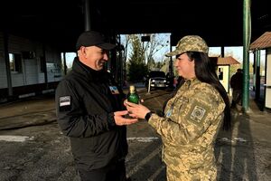 Прикордонники зустріли благодатний вогонь в Україні