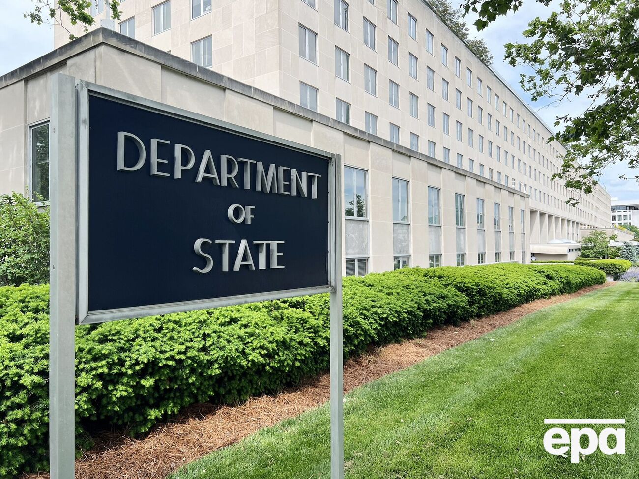 В Госдепе США работают десятки тысяч сотрудников