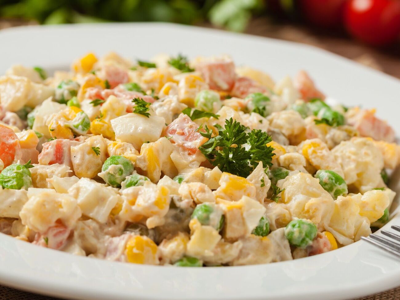 Для салата вам понадобится 300 г консервированной кукурузы