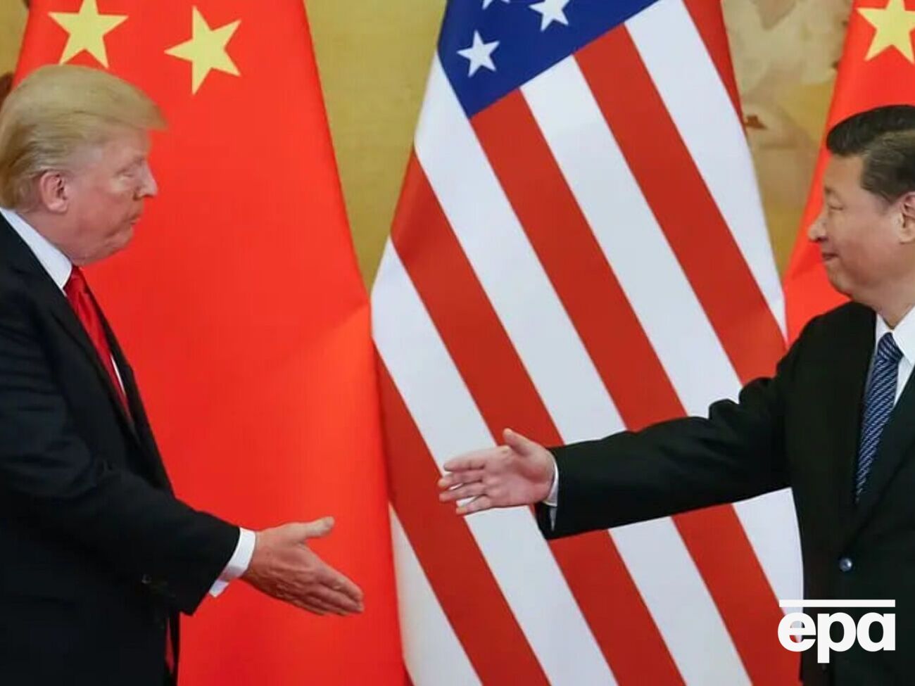 Politico нагадує, що Сенат ще не затвердив посла США в Китаї і Трамп не призначив нікого відповідального за переговори з Пекіном