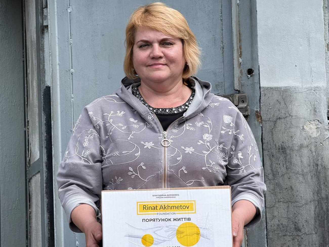 Жители Авдеевки, выехавшие в Павлоград, получают пищевые наборы от Фонда Рината Ахметова