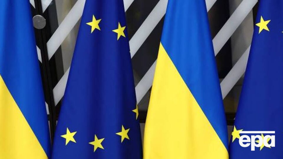 Як ідеться у статті, якщо до 5 червня не ухвалять нового рішення ЄС, "за замовченням" відновиться дія положень Угоди про асоціацію