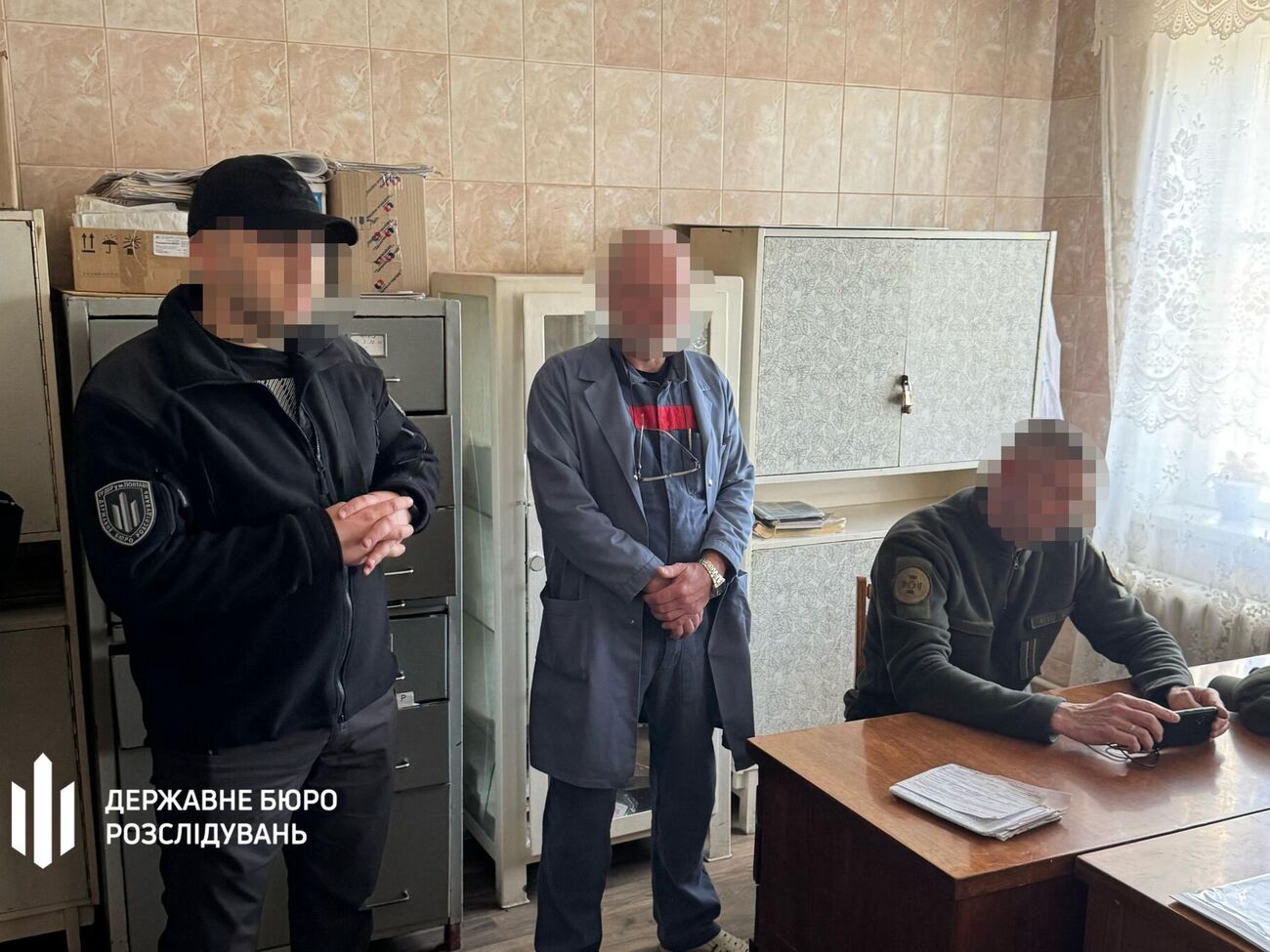 Підозри в катуванні дістали черговий і старший корпусу відділу режиму й охорони