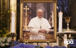 В свидетельстве отмечается, что понтифик умер в 7.35 от мозгового инсульта, комы и необратимого сердечно-сосудистого коллапса