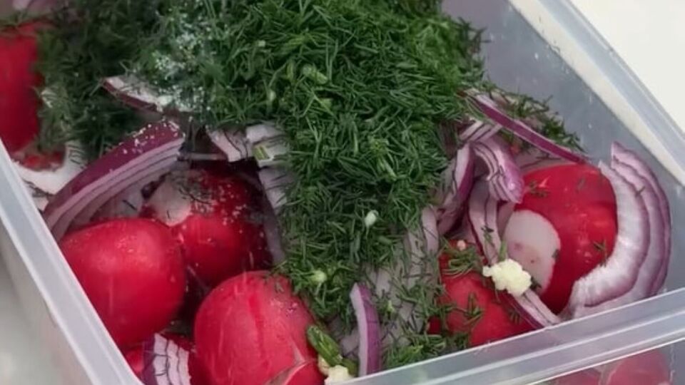 Редиску під час приготування потрібно трохи відбити