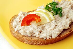 Паштет краще подавати на хлібі