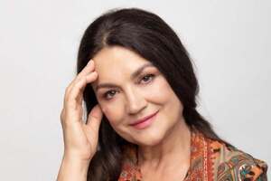 В театре имени Ивана Франко Сумская работает с 1977 года