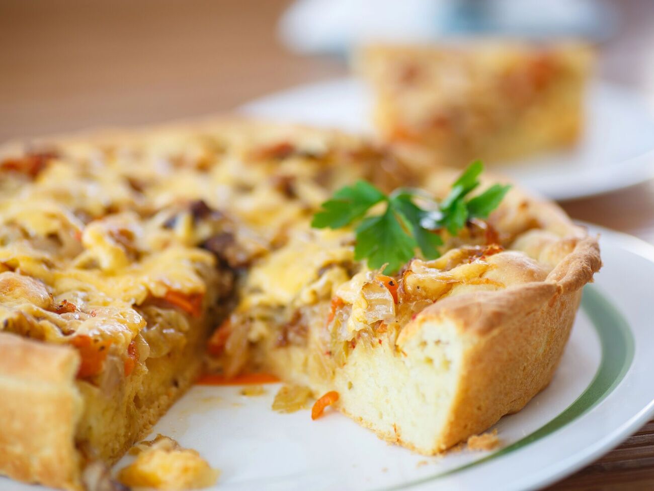 Легкий заливной пирог получается удивительно вкусным