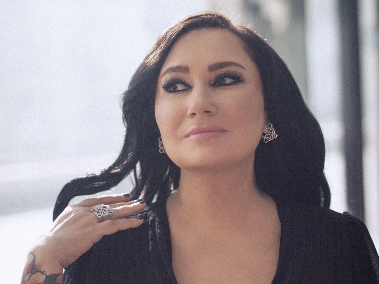 Мозговая показала образ в национальном стиле