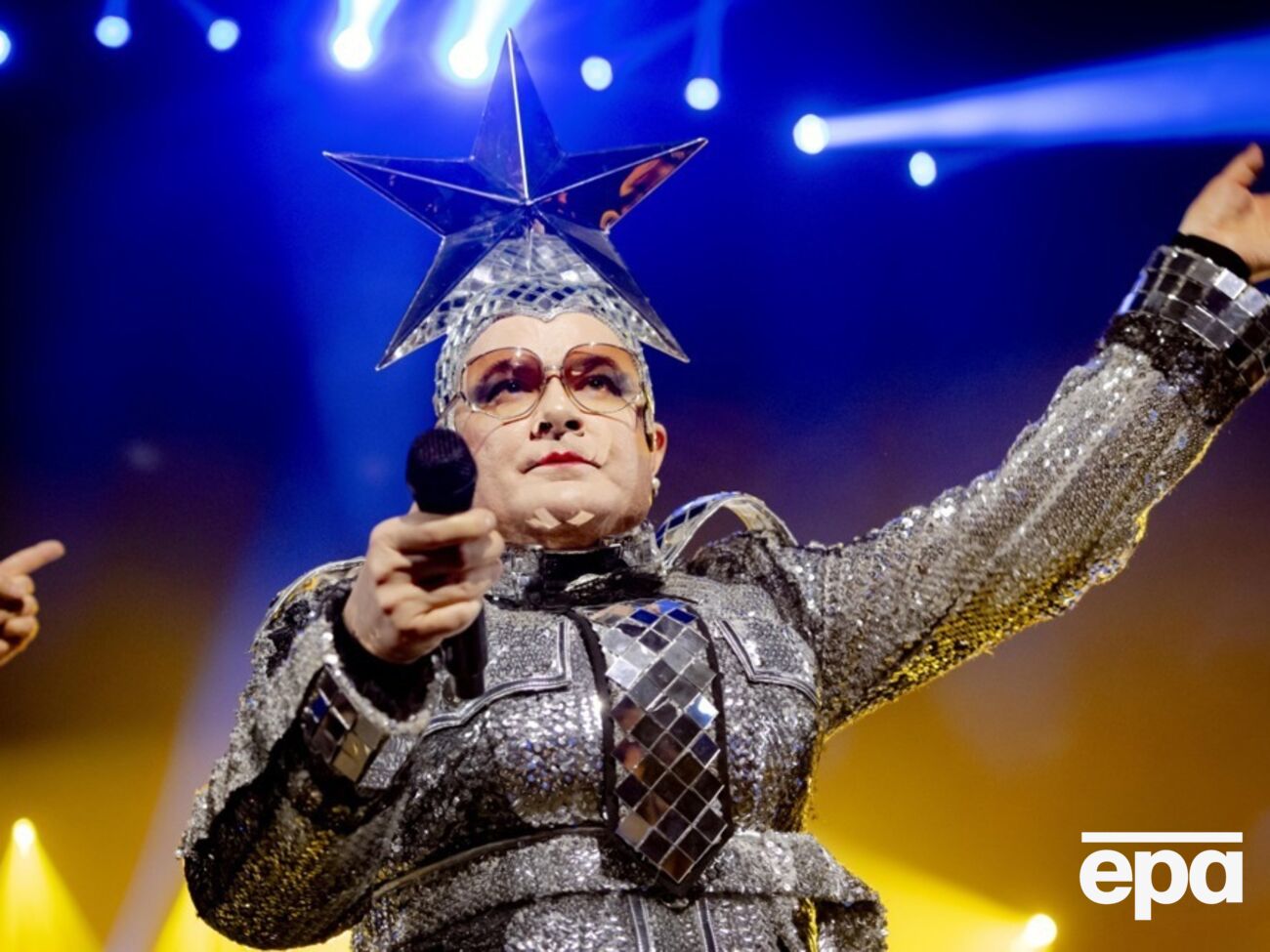 Данилко приобрел широкую популярность после того, как начал выступать в роли проводницы Верки Сердючки