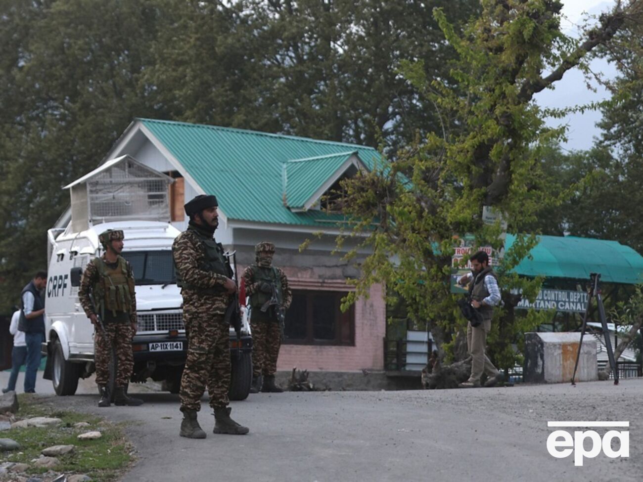 За інформацією газети Indian Express, участь у нападі брали двоє або троє бойовиків