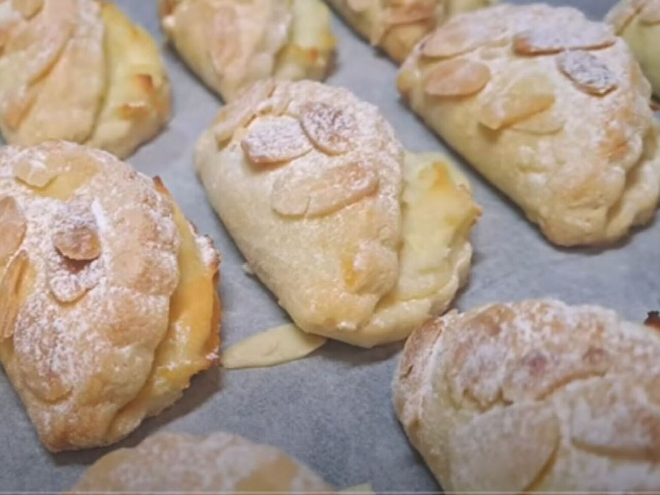 Выпекайте печенье при 200 °С без конвекции до готовности