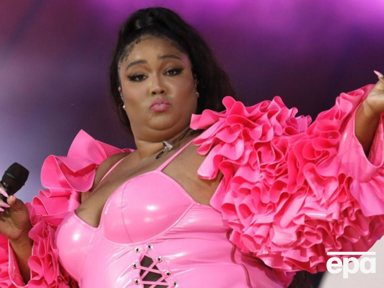 Lizzo: Я любила отвлекаться на еду. Я любила отвлекаться на выпивку. Я любила отвлекаться на проблемы, которые создавала