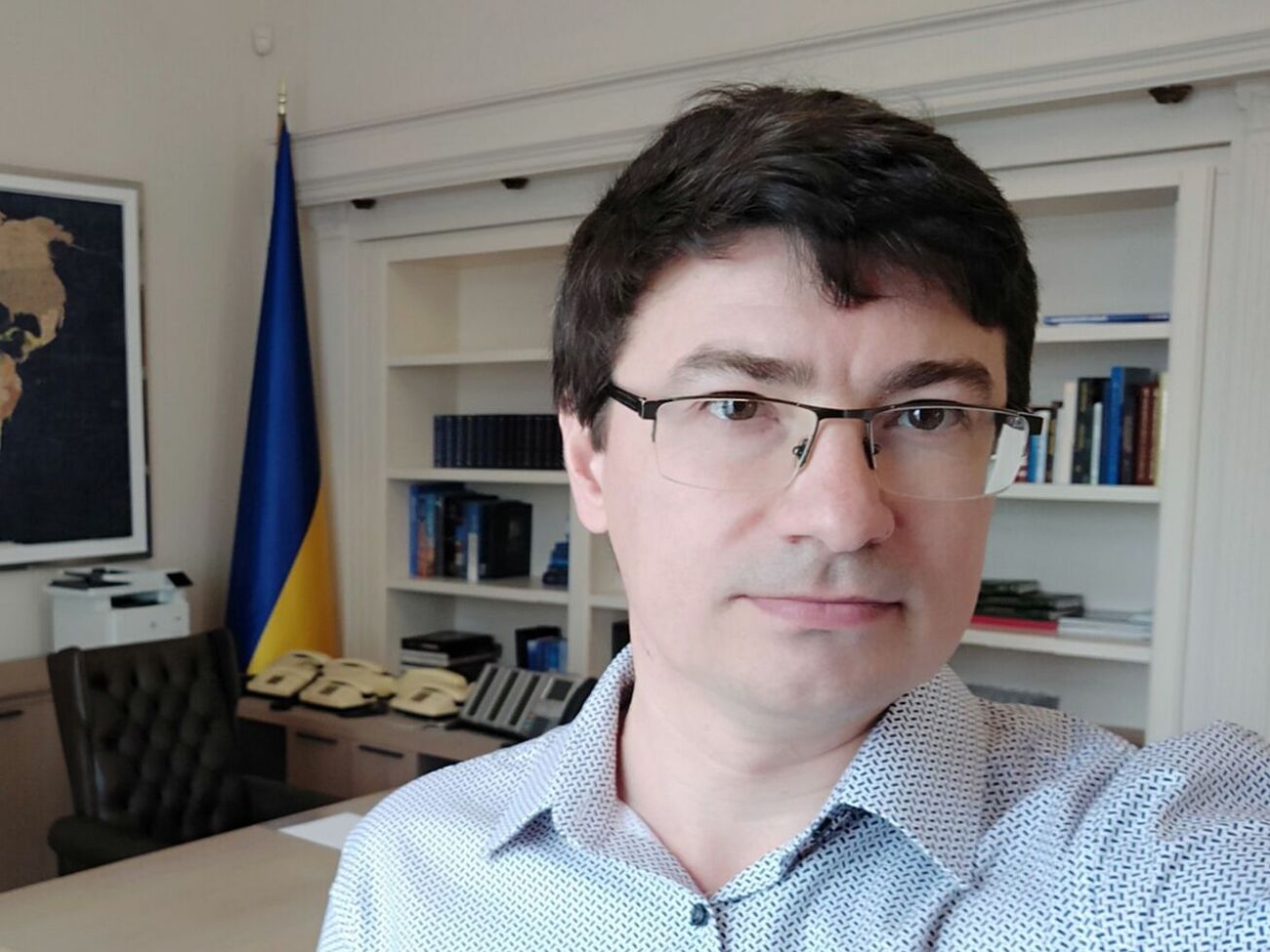 Суть справи очима Трампа: Україна погоджується, що РФ виграла війну, і Трамп за це дає українцям скляні буси