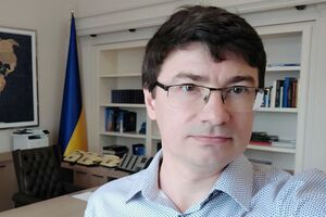 Суть справи очима Трампа: Україна погоджується, що РФ виграла війну, і Трамп за це дає українцям скляні буси