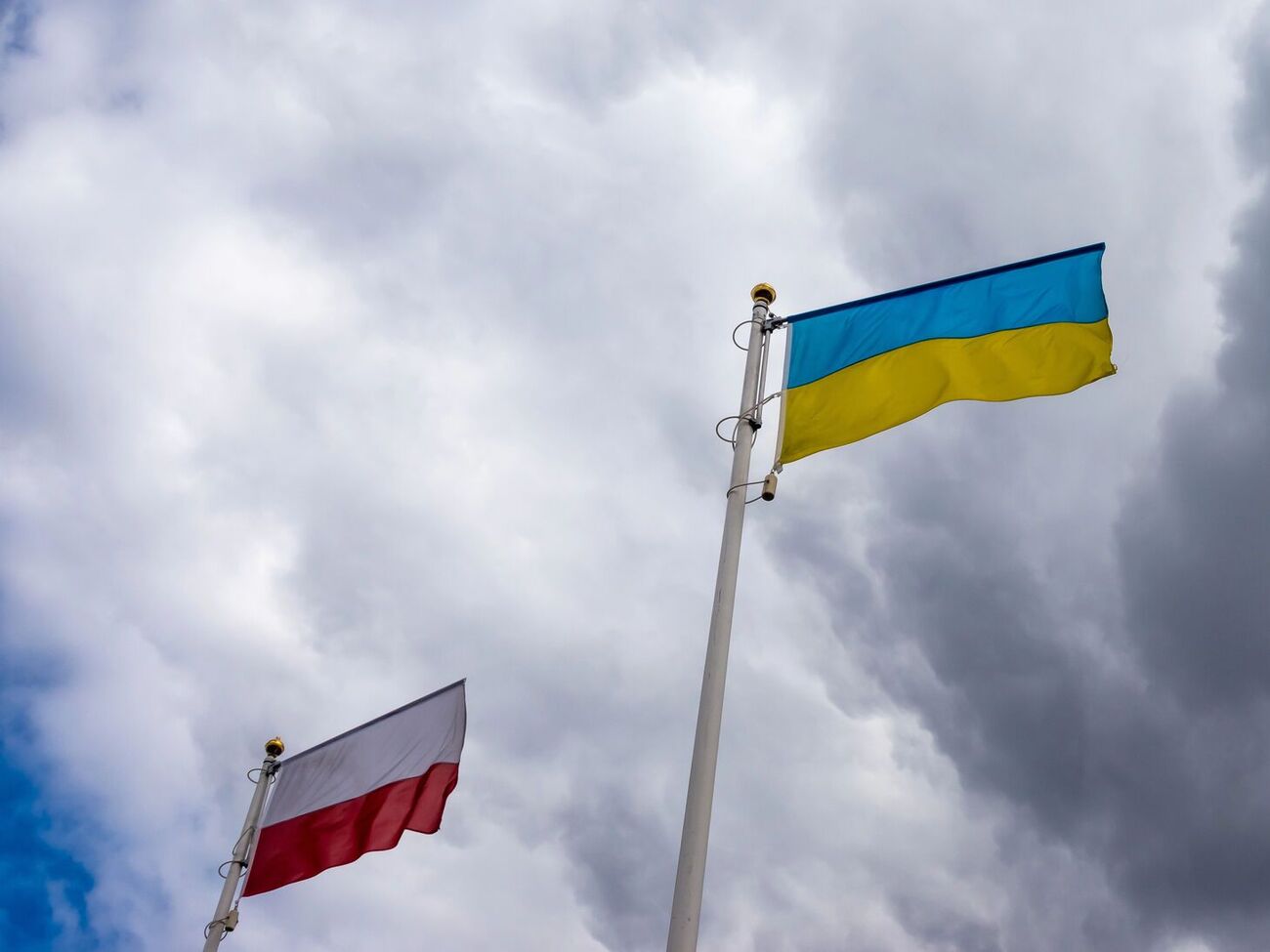 Інцидент на могилі в Польщі Київ і Варшава вважають провокацією