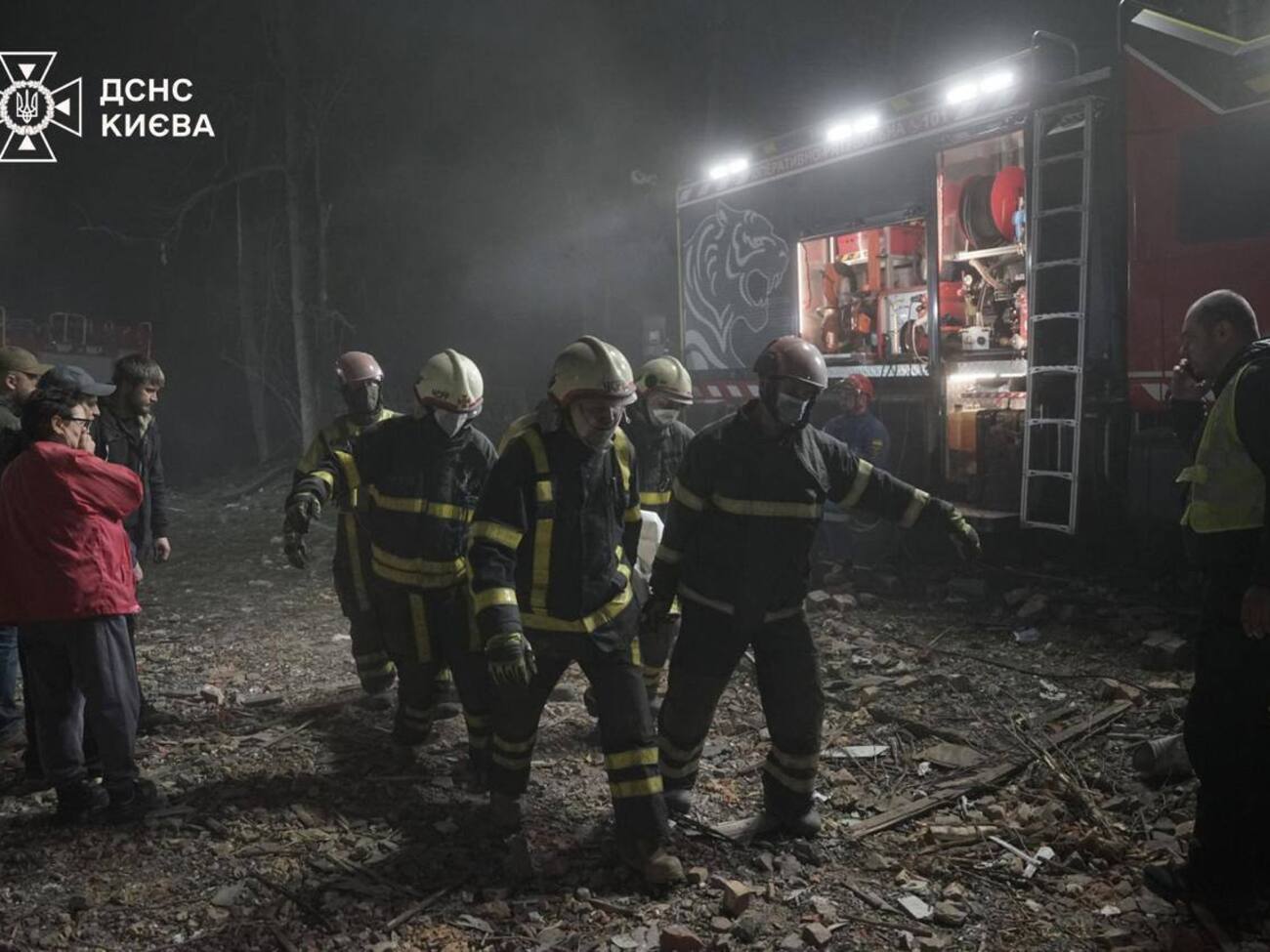 Возникли пожары в гаражах, админздании, нежилых зданиях