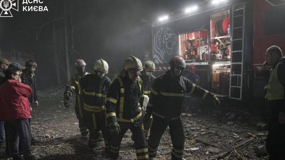 Виникли пожежі в гаражах, адмінбудівлі, нежитлових будівлях