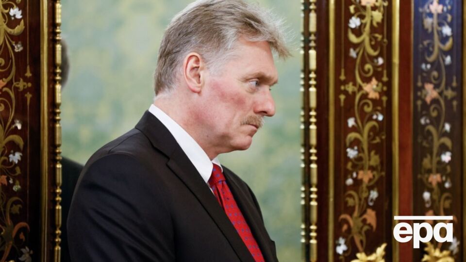 За словами Пєскова, Росія просто продовжує так звану СВО й далі завдає ударів "по військових і навколовійськових" цілях