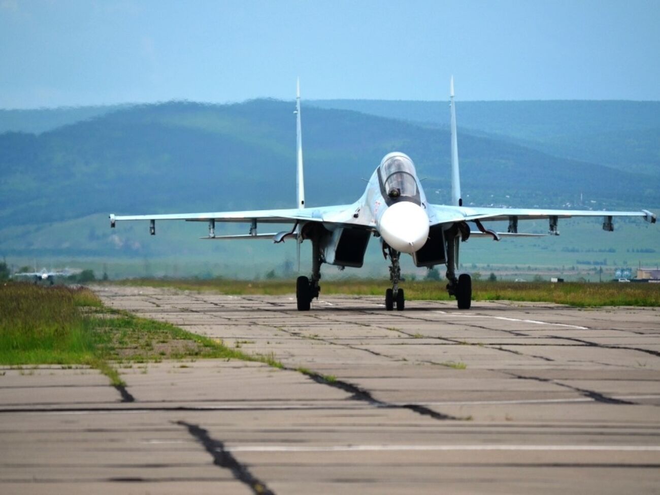 Російський літак знищили на аеродромі