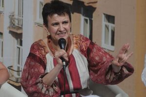 Тот же город, где ночью падали ракеты, утром кормит уток и идет за мороженым. Мы научились жить рядом со смертью