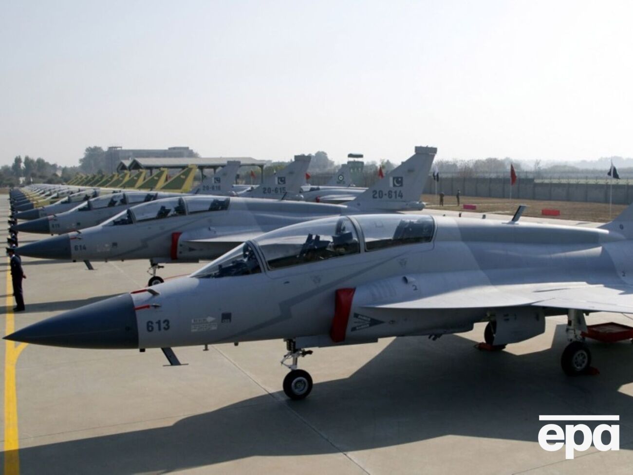 Исламабад отрицает причастность к теракту в Индии и заявил о готовности к войне