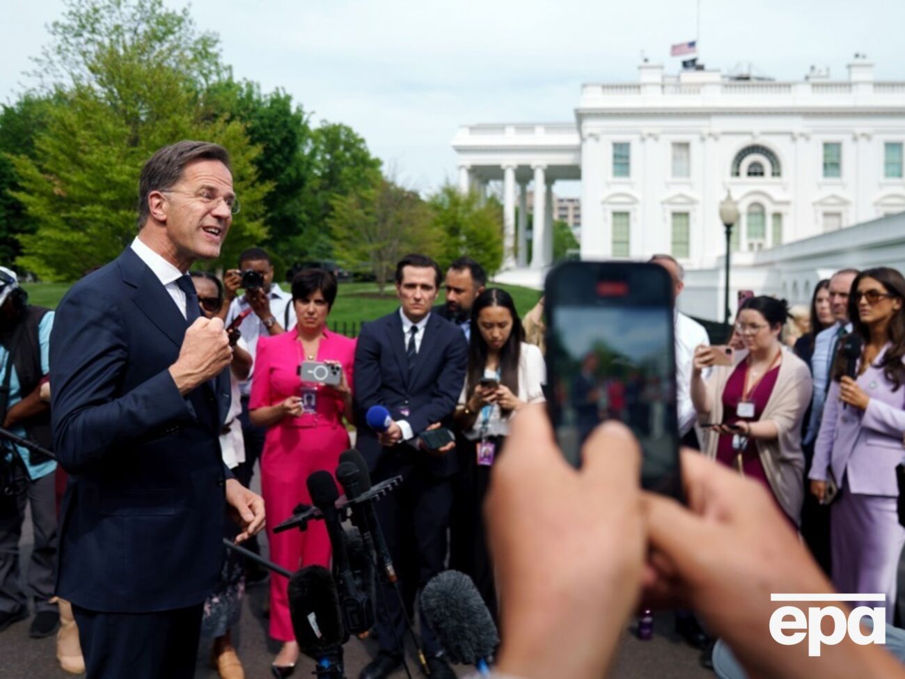 Генсек НАТО добавил, что, по его мнению, "мяч сейчас явно на стороне России"