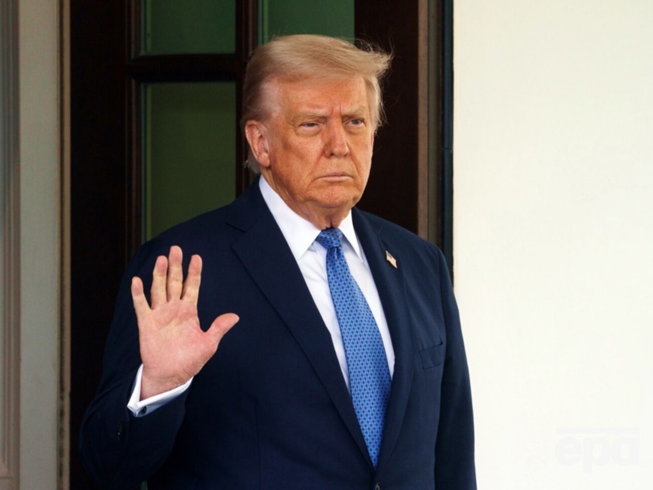 На вопрос журналиста, почему переговоры длятся так долго, Трамп сказал, что не думает, что это долго