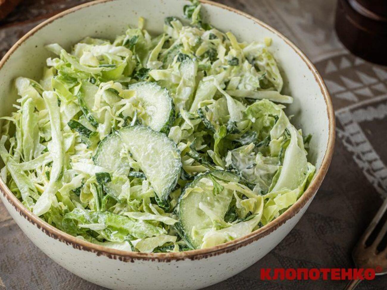 Салат заправляють домашнім майонезом