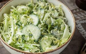 Салат заправляють домашнім майонезом