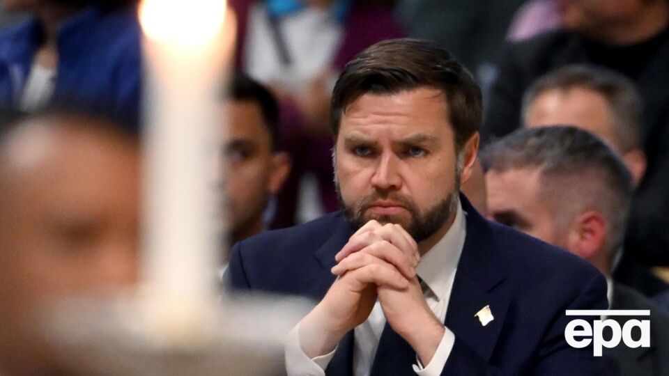 По словам кузена американского вице-президента, Джей Ди Вэнс (на фото) знает, почему Зеленский не носит костюм