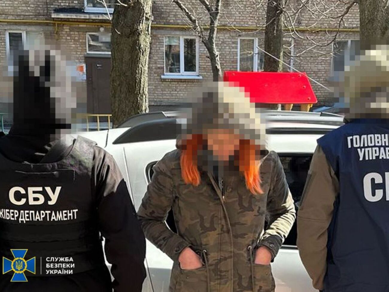 Також фігурантка, імовірно, мала відстежувати наслідки російських ракетно-дронових ударів і коригувати подальший вогонь