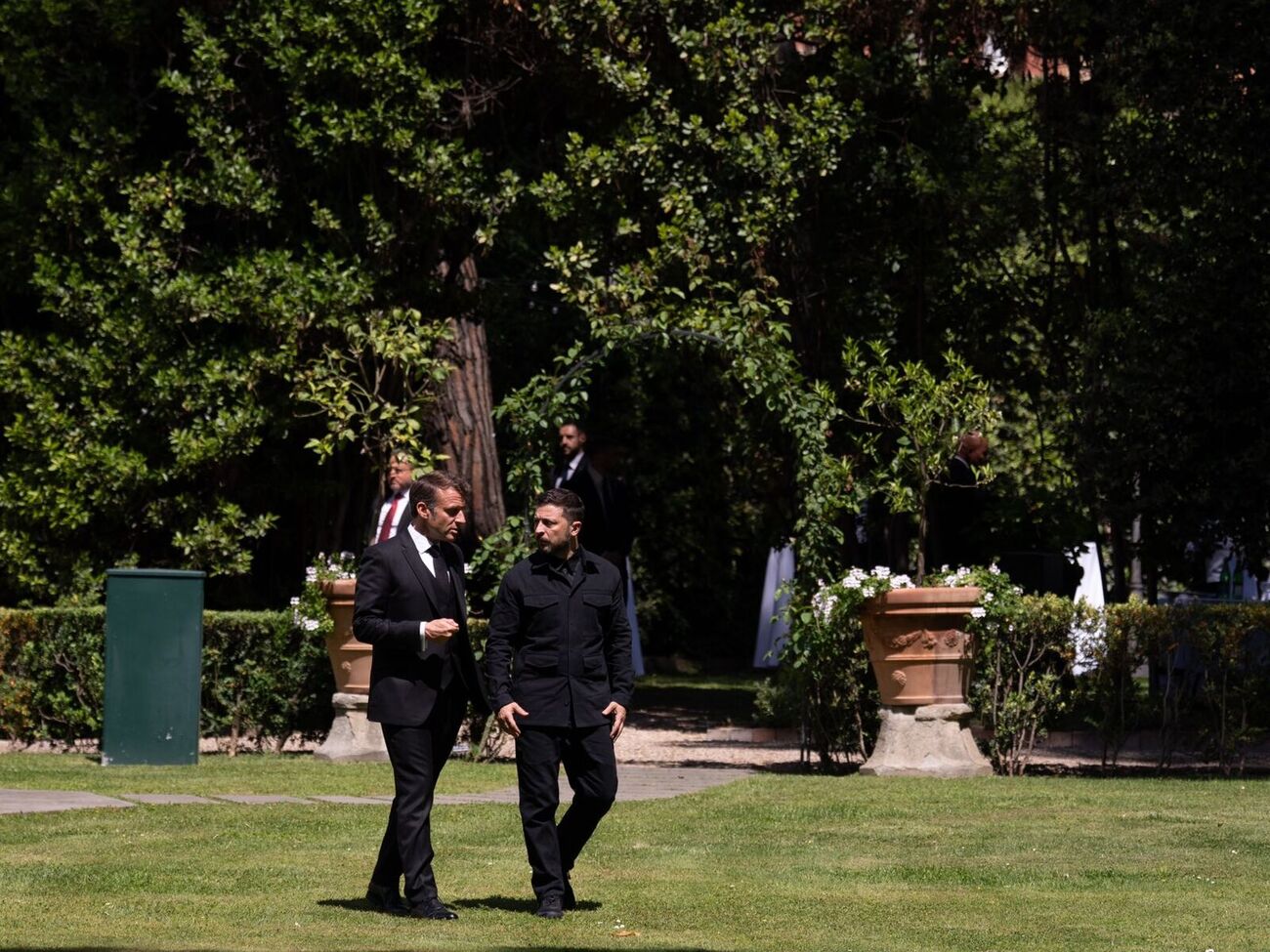 Макрон: Очень позитивный обмен мыслями сегодня с Зеленским в Риме