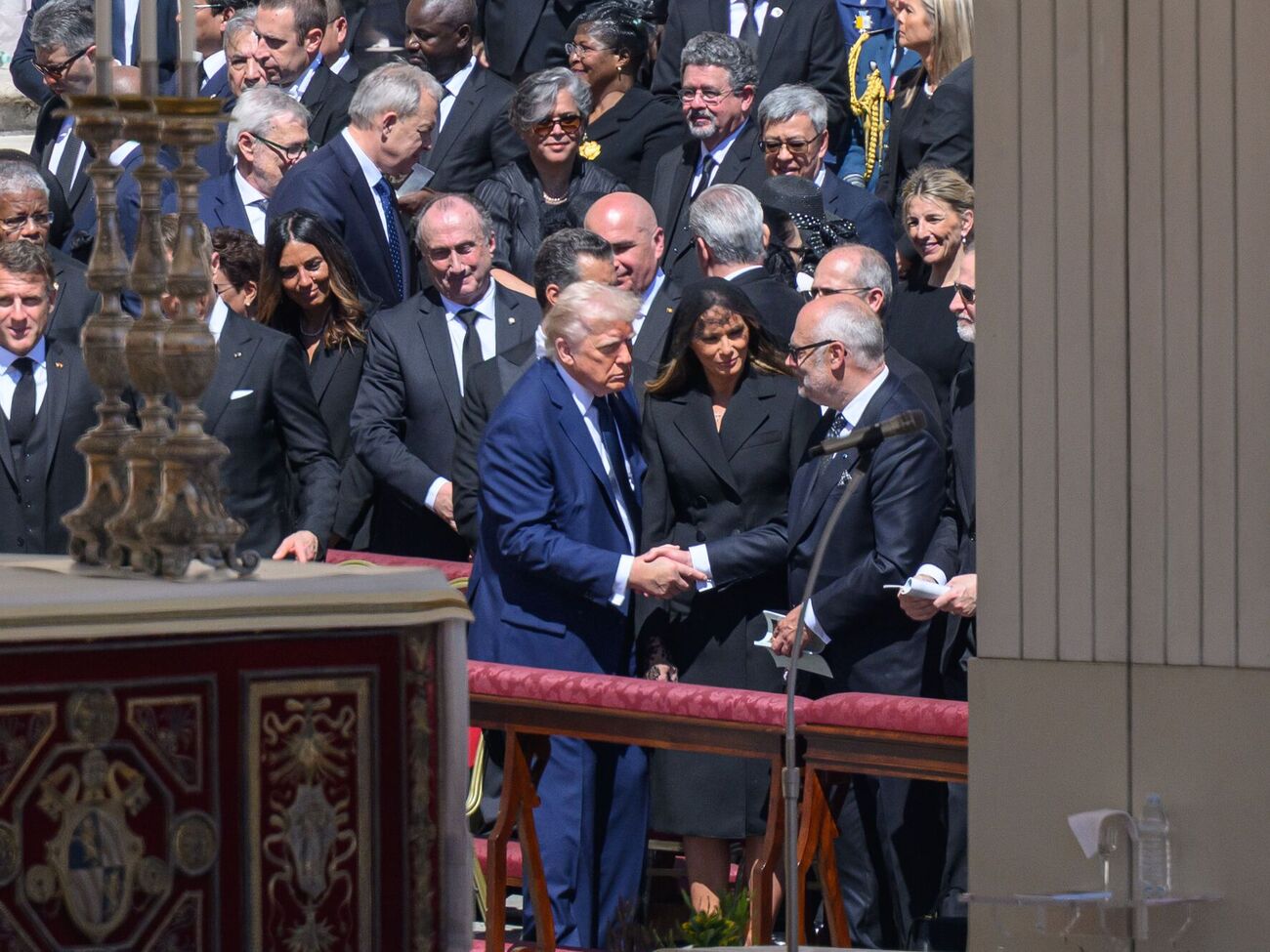 Карис и Трамп сидели рядом во время похоронной церемонии папы римского Франциска