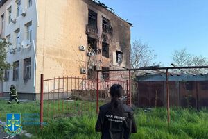 Пошкоджено будинок і автомобілі