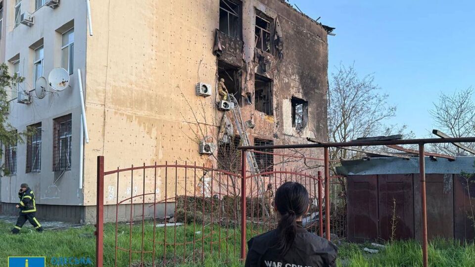 Пошкоджено будинок і автомобілі