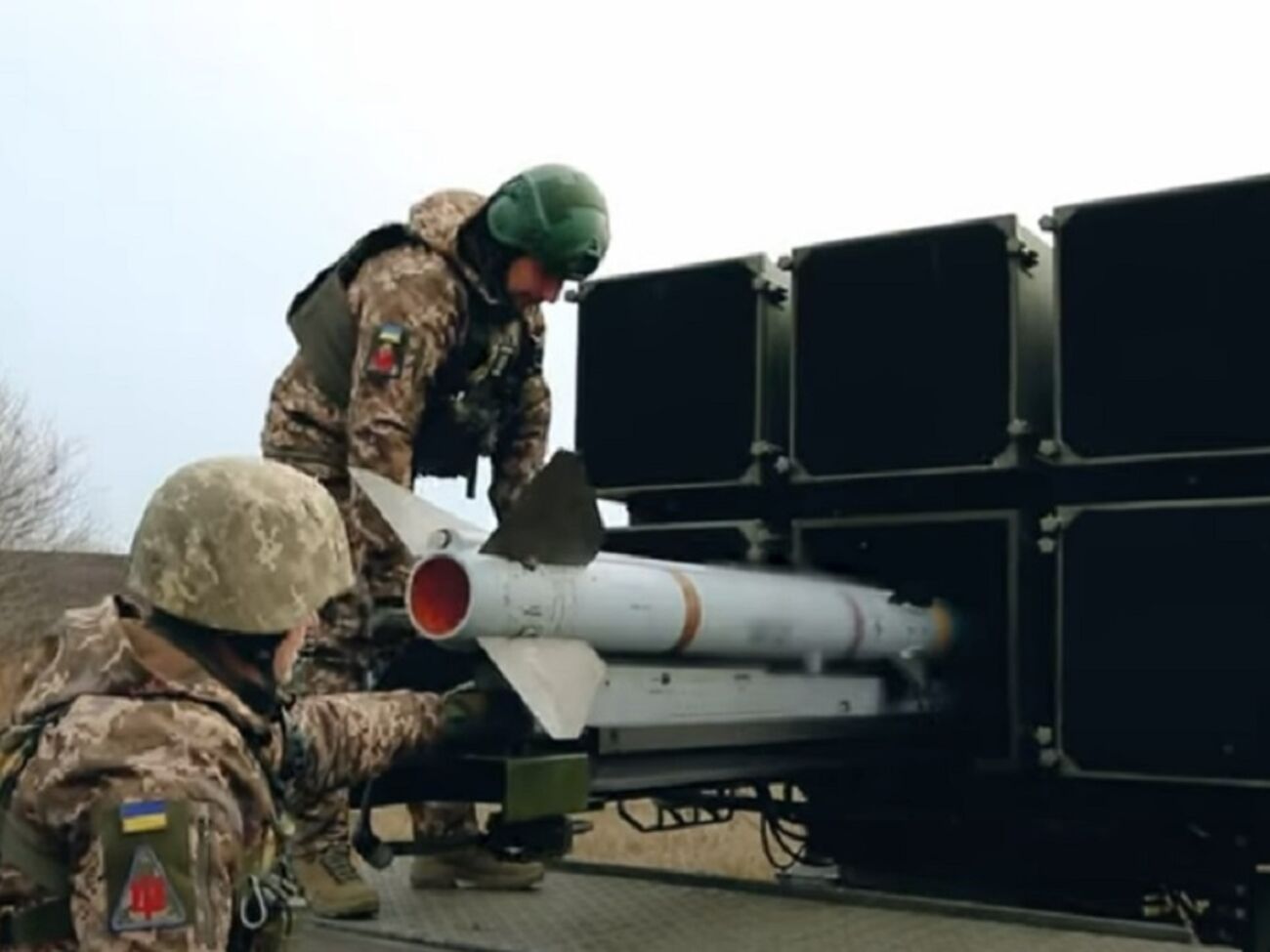 Первые системы NASAMS прибыли в Украину осенью 2022 года