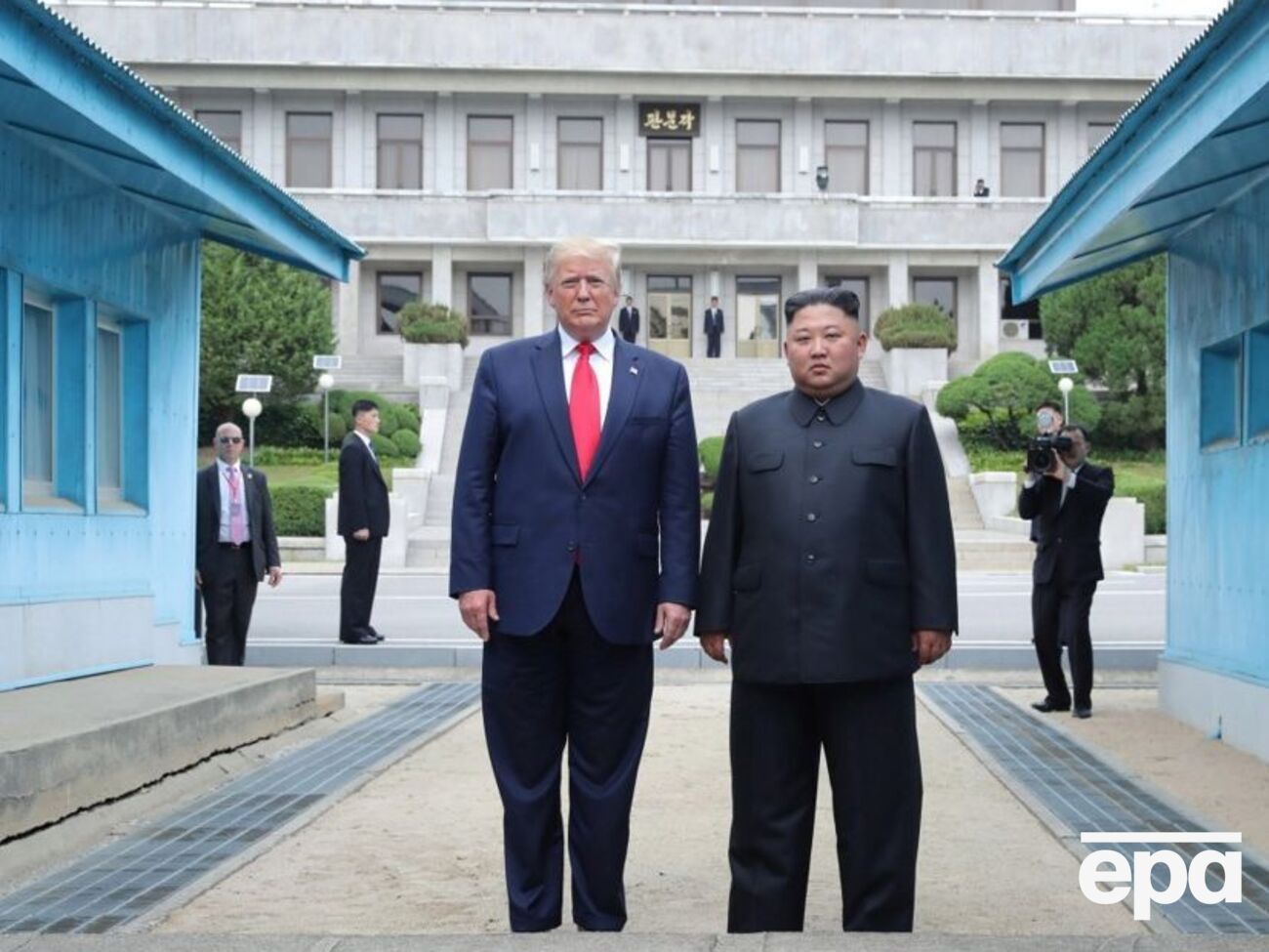 Трамп хоче налагодити відносини з Кім Чен Ином, пише ЗМІ