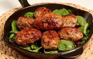 Для котлет лучше всего брать мясо средней жирности