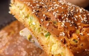 Этот пирог готовят из консервированного тунца