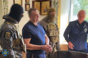 Кроме руководителей предприятия, СБУ задержала экс-руководителя военного представительства Минобороны Украины и начальника группы контроля соответствующего подразделения