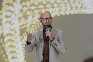 Яценюк также призвал Европу увеличить собственные оборонные расходы, хоть такое решение может быть непопулярным среди некоторых избирателей