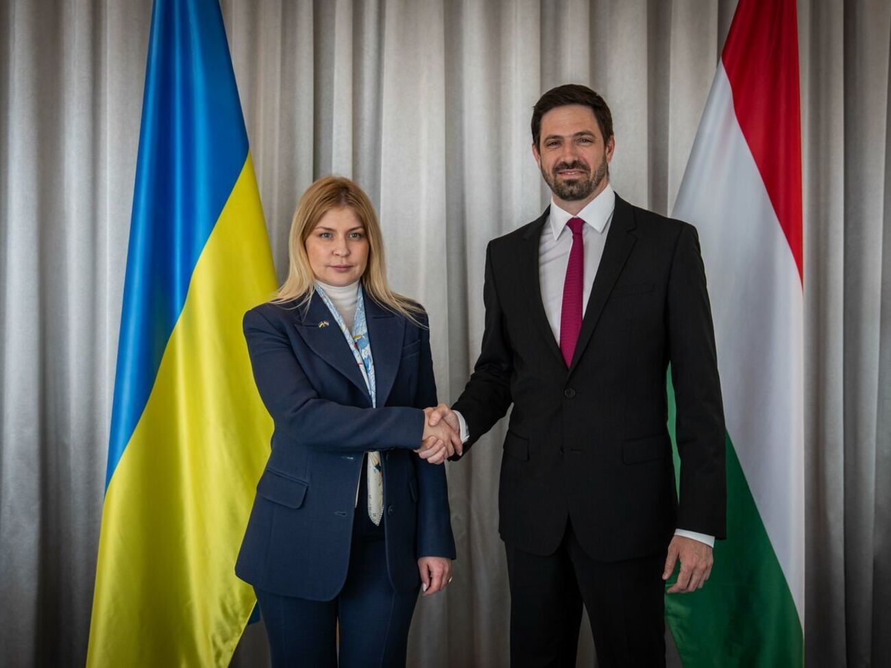 Стефанишина с Мадяром обсудили защиту прав национальных сообществ и развитие взаимного диалога между Украиной и Венгрией