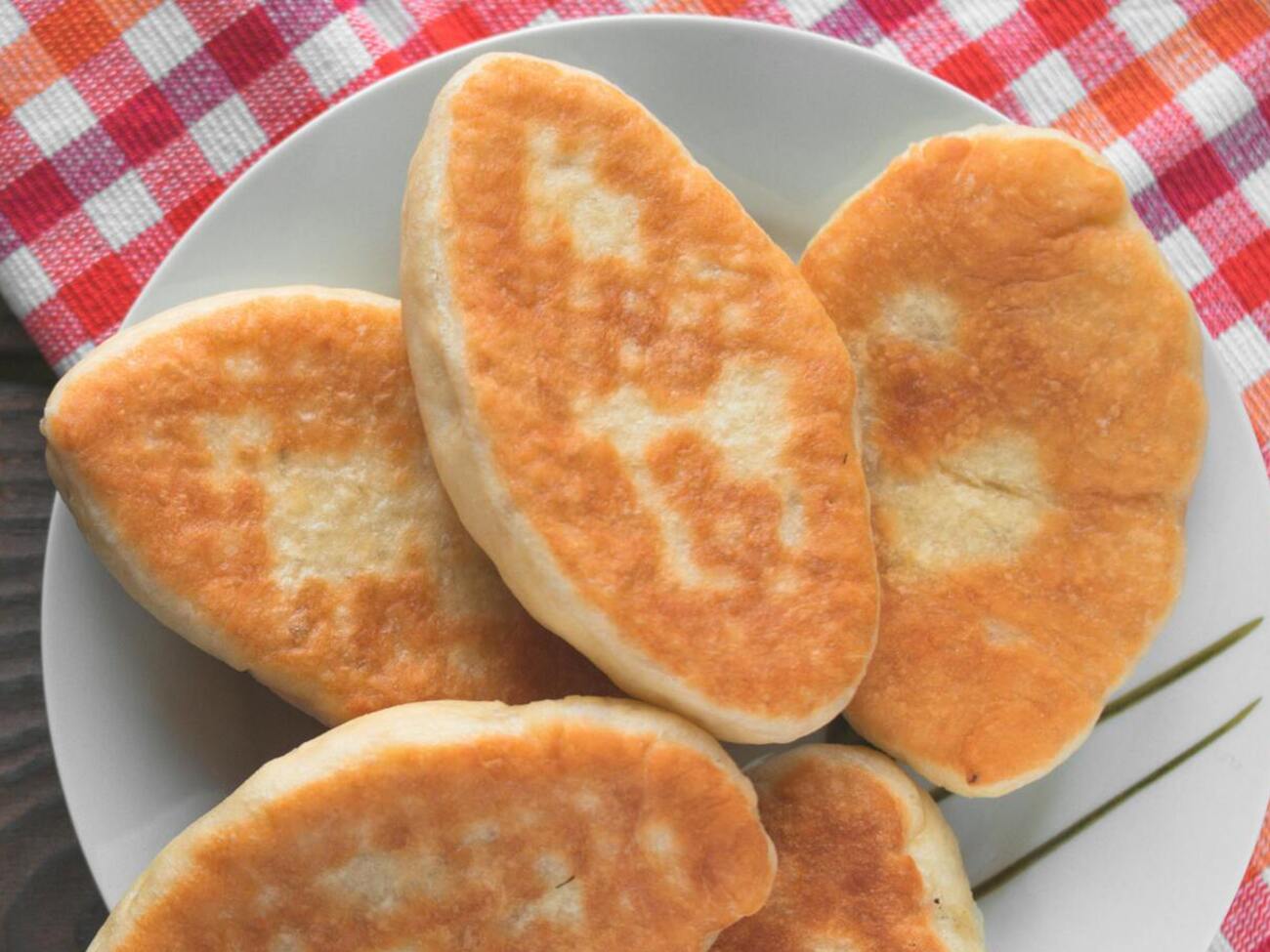 Обсмажте пиріжки на олії