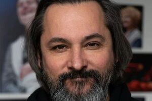В январе бывшая студентка София Сапожник обвинила Билоуса в сексуальных домогательствах