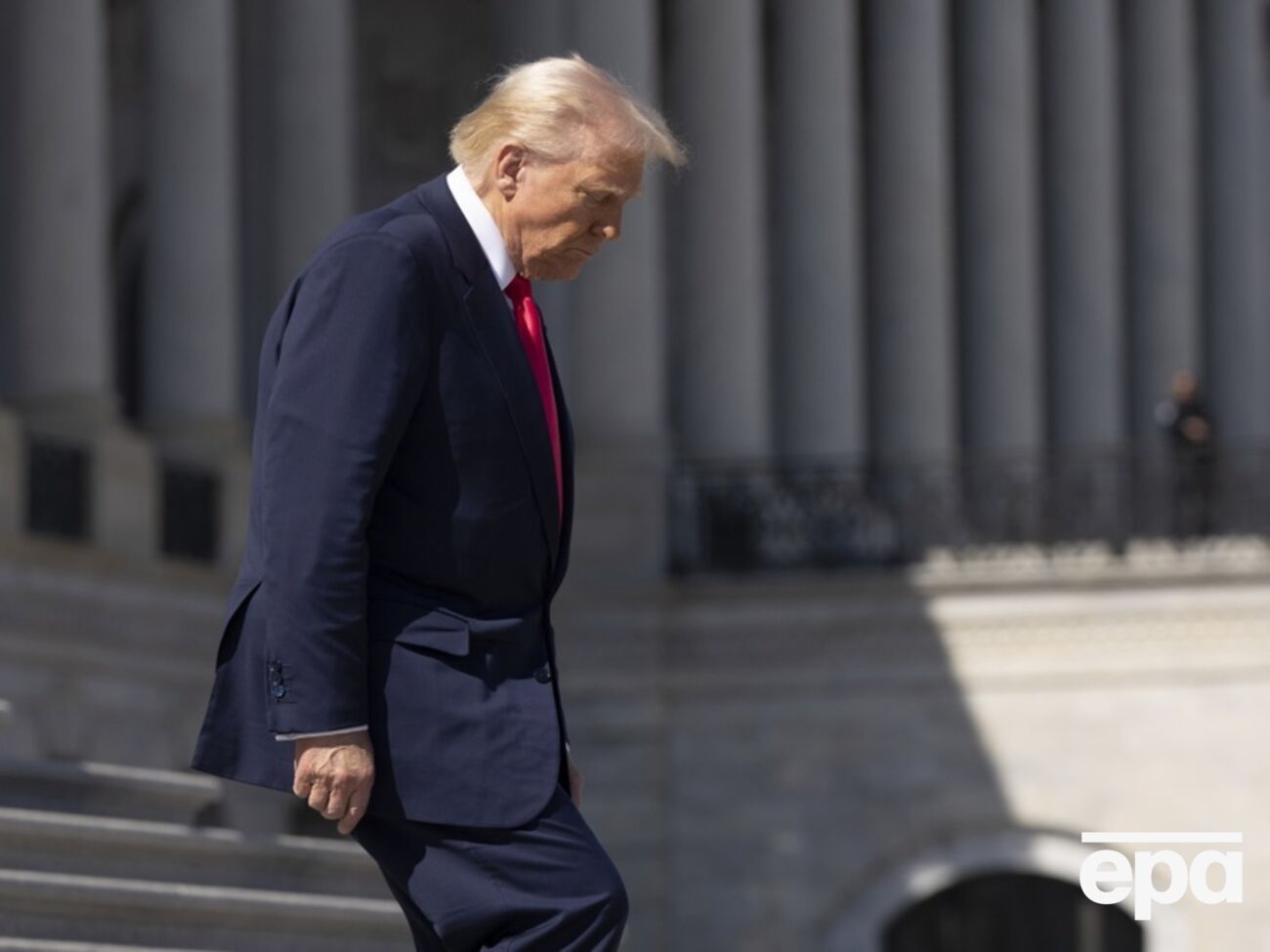 За неделю доверие к Трампу упало на два процентных пункта